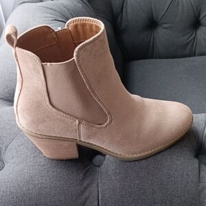 Elegant Tan Ankle Boots